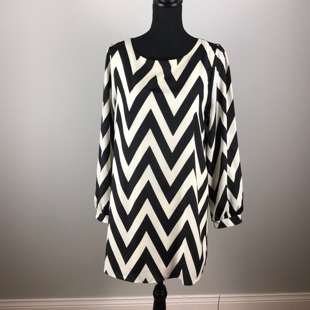 Everly- Black & White Zig Zag Print Dress
